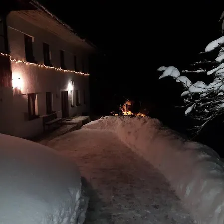 Miklavzeva Hisa With A Bread Oven 젤레즈니키